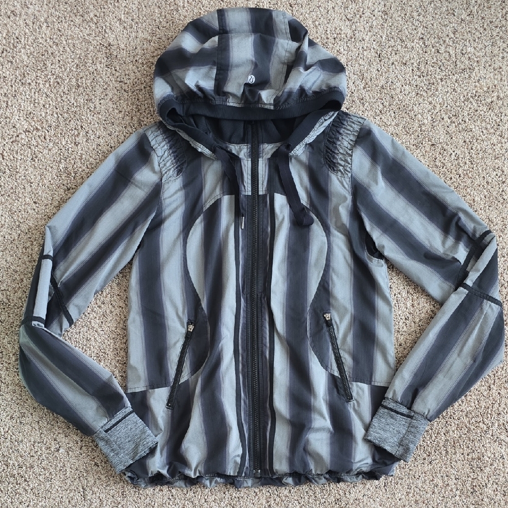 Lululemon Sz 8 Gray And Black Jacket